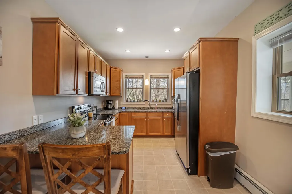 31 Leonard Avenue Hooksett NH 03106