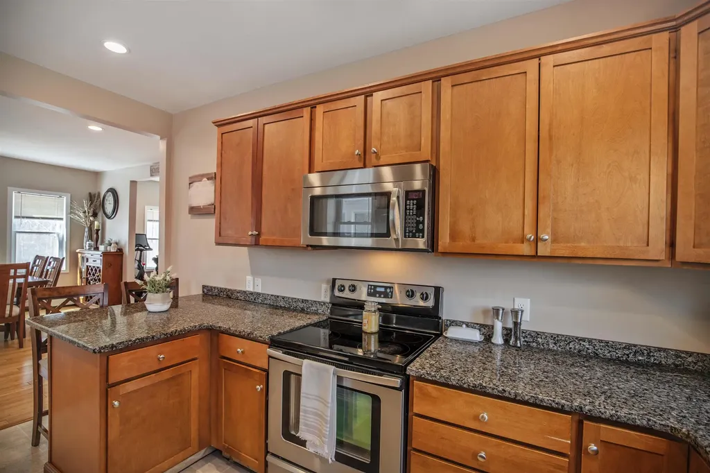 31 Leonard Avenue Hooksett NH 03106