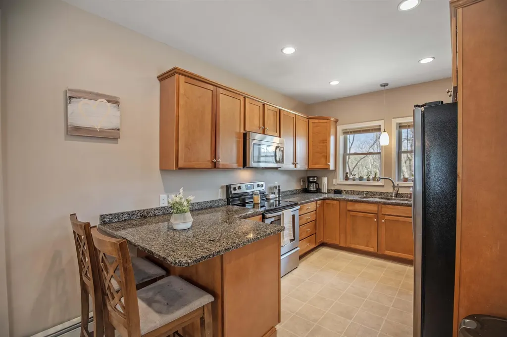 31 Leonard Avenue Hooksett NH 03106