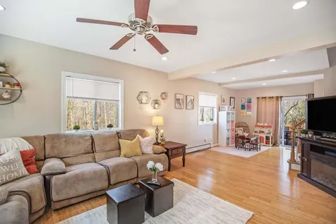 31 Leonard Avenue Hooksett NH 03106