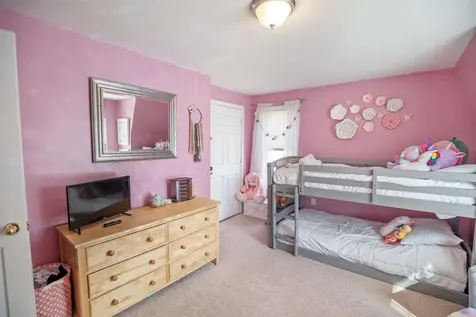 31 Leonard Avenue Hooksett NH 03106