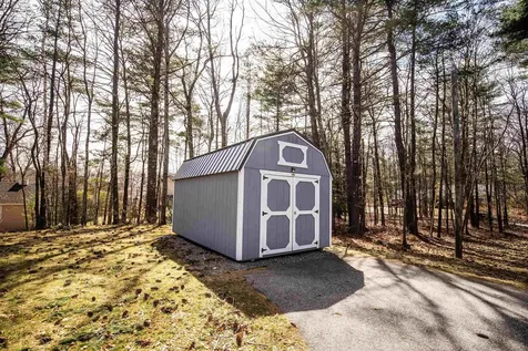 31 Leonard Avenue Hooksett NH 03106