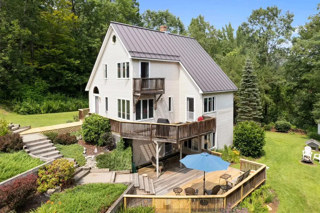 59 Loop Road Newfane VT 05345