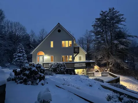 59 Loop Road Newfane VT 05345