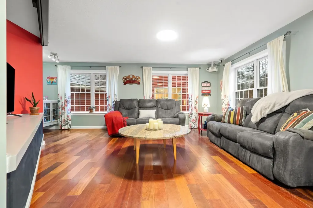 14 Lund Street Litchfield NH 03052