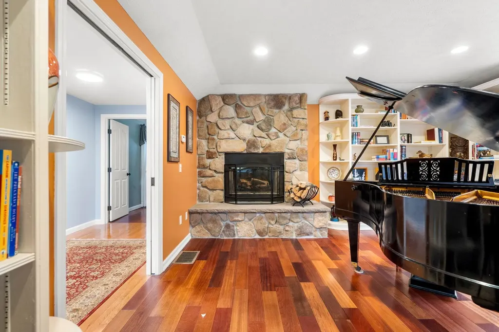 14 Lund Street Litchfield NH 03052