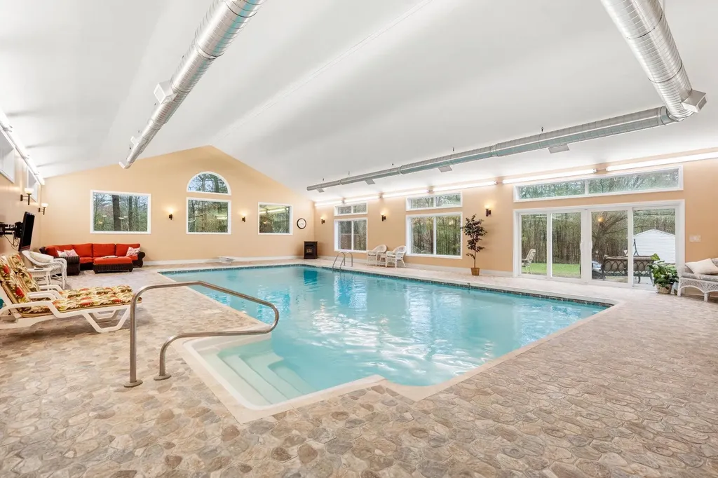 14 Lund Street Litchfield NH 03052
