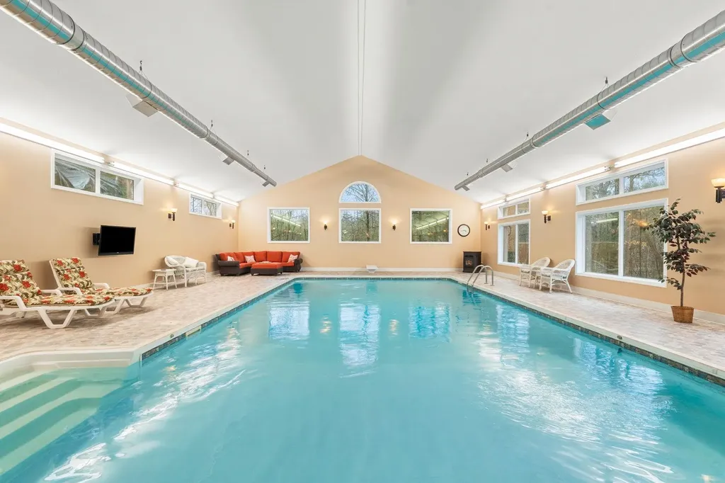14 Lund Street Litchfield NH 03052