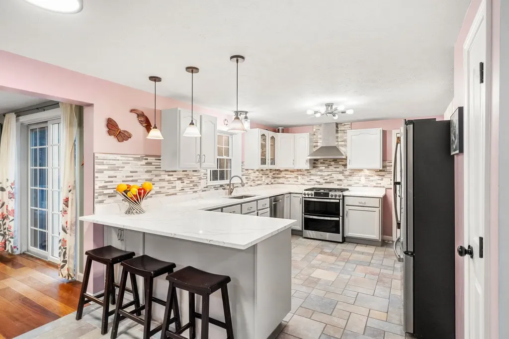 14 Lund Street Litchfield NH 03052