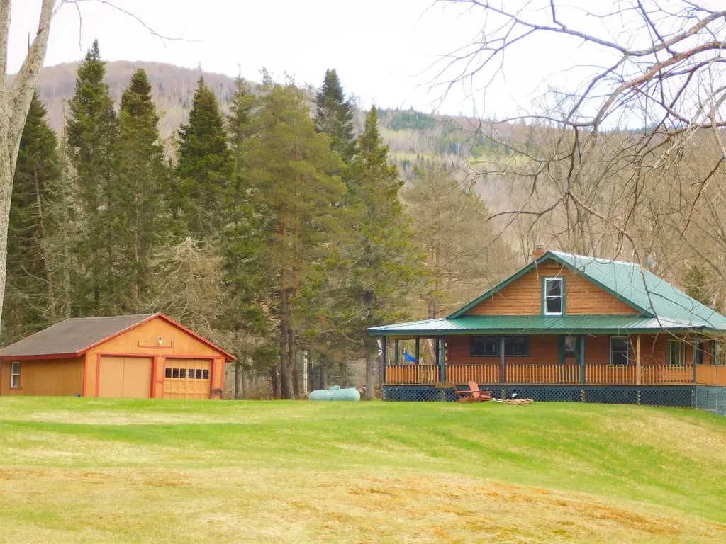 10 Pine Tree Circle Pittsburg NH 03592