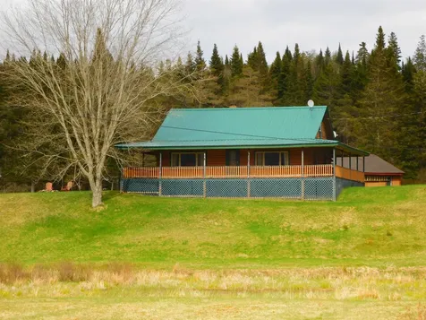 10 Pine Tree Circle Pittsburg NH 03592
