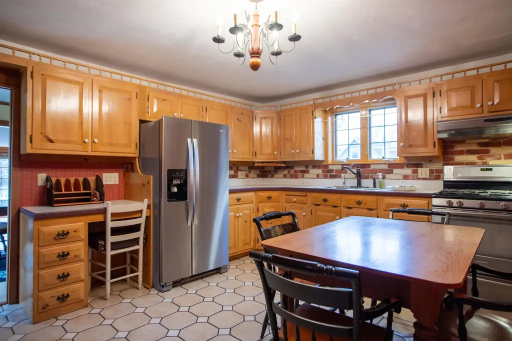 10 Acre Street Epping NH 03042