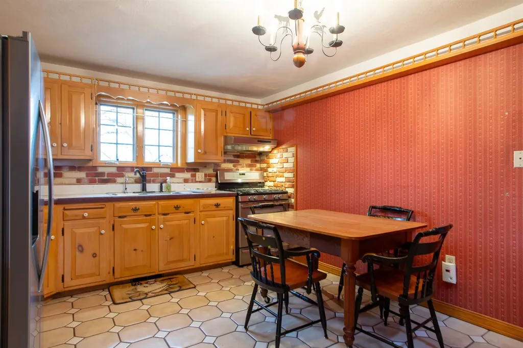 10 Acre Street Epping NH 03042
