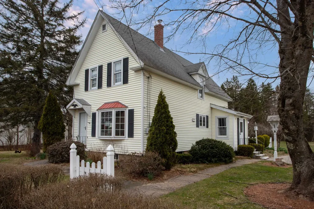 10 Acre Street Epping NH 03042
