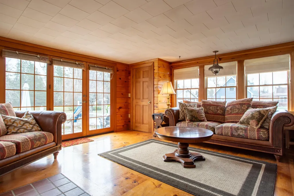 10 Acre Street Epping NH 03042