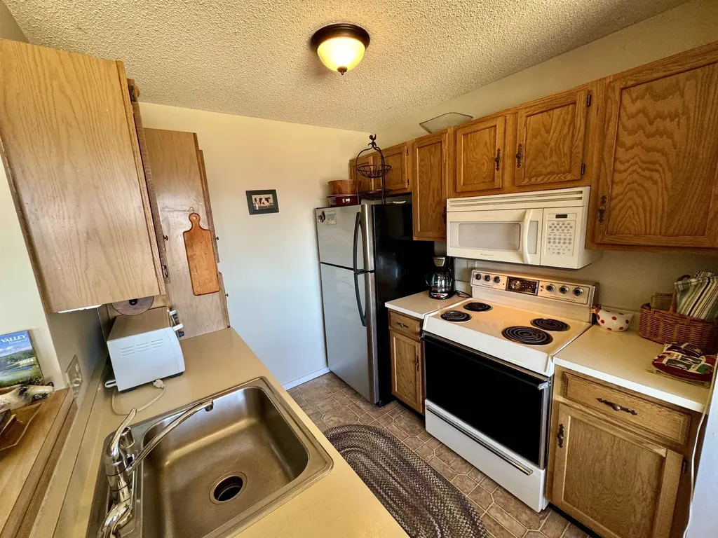 93 Snowside Drive Fayston VT 05673