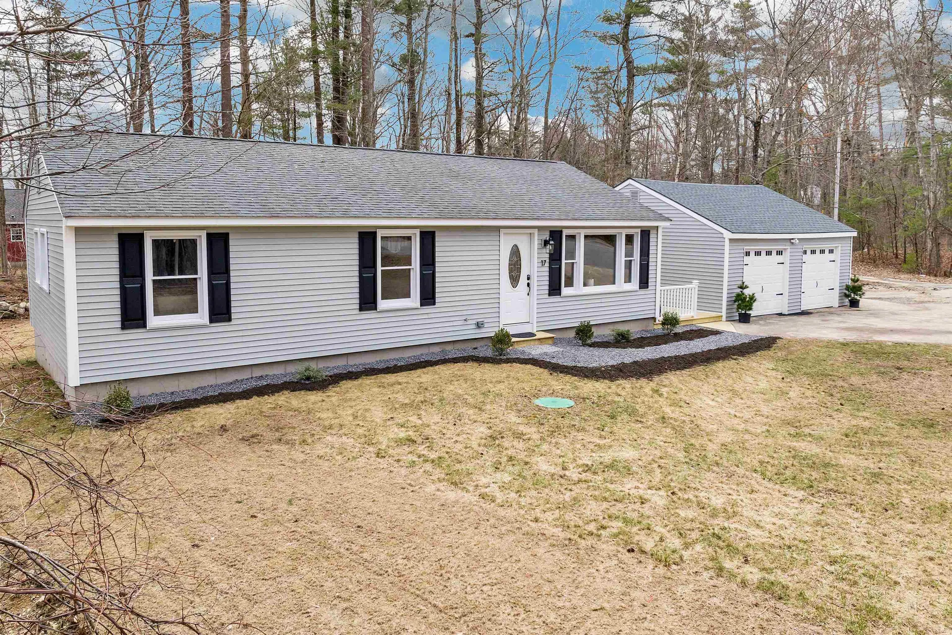 17 Abbey Road Raymond NH 03077