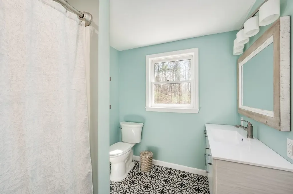 33 Spencer Lane Lee NH 03861