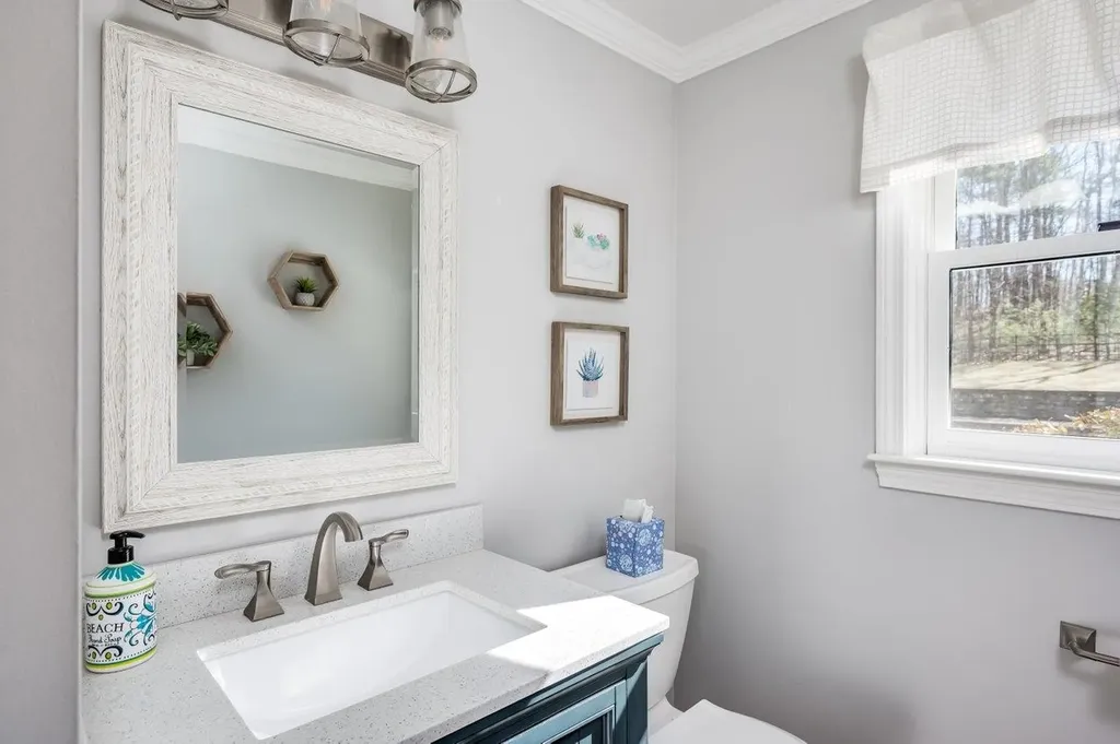 33 Spencer Lane Lee NH 03861