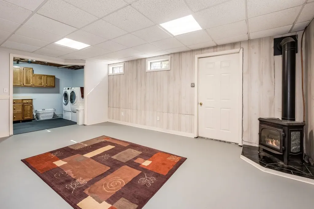 33 Spencer Lane Lee NH 03861