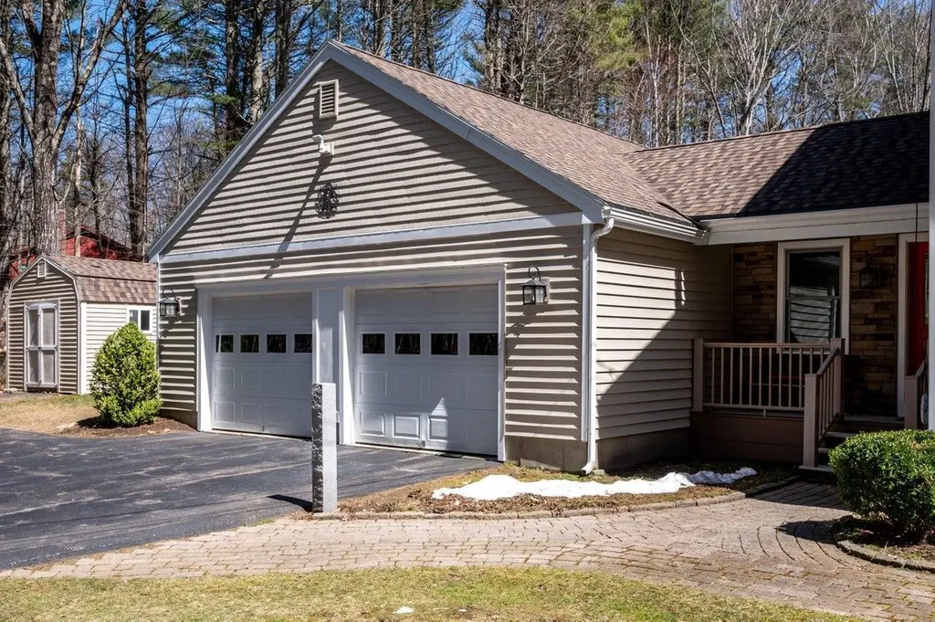 33 Spencer Lane Lee NH 03861