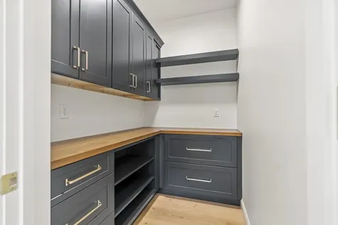 6 Mcdermott Road Hampton NH 03833