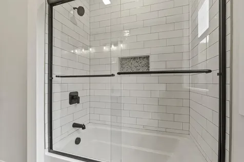 6 Mcdermott Road Hampton NH 03833