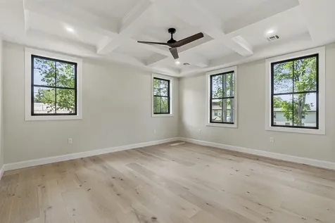 6 Mcdermott Road Hampton NH 03833