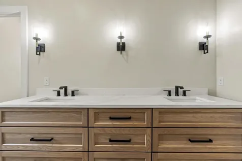 6 Mcdermott Road Hampton NH 03833