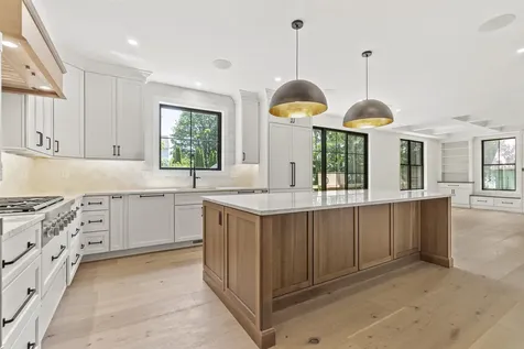 6 Mcdermott Road Hampton NH 03833