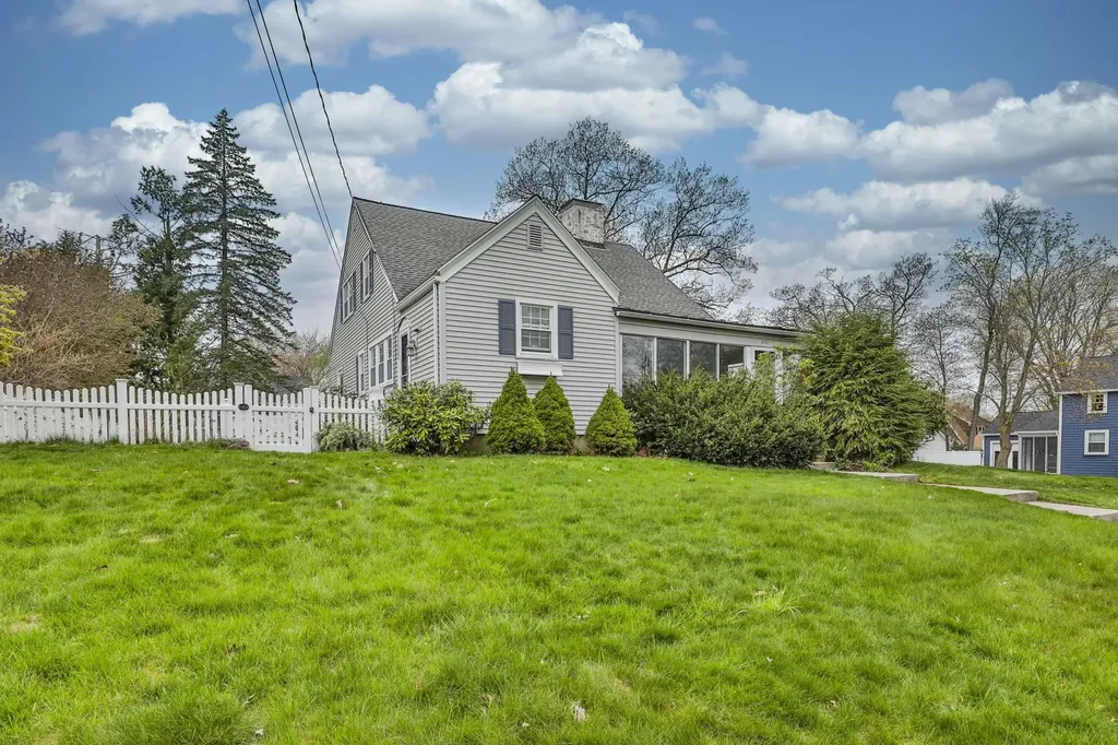 242 Oak Street Manchester NH 03104