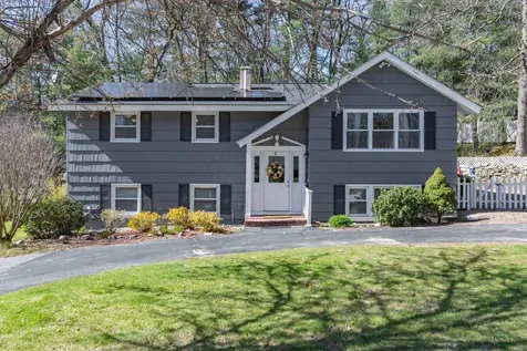 16 Lockness Drive Nashua NH 03062