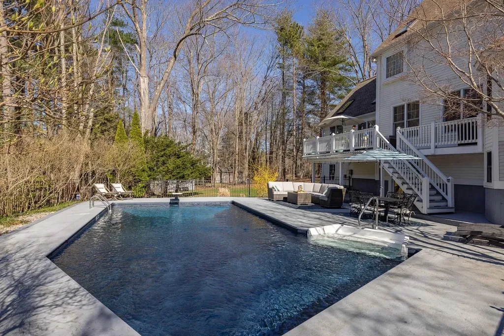 15 Patriots Road Stratham NH 03885