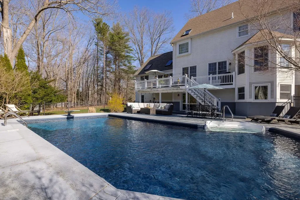 15 Patriots Road Stratham NH 03885