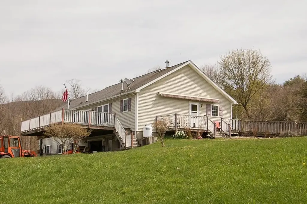 1971 Carlstrom Road Bristol VT 05443