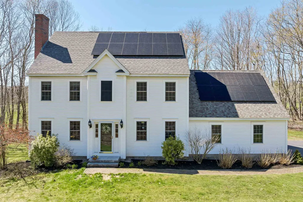 7 Captain Parker Drive Lee NH 03861