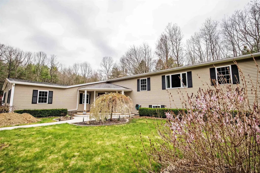 53 Mast Road Epping NH 03042