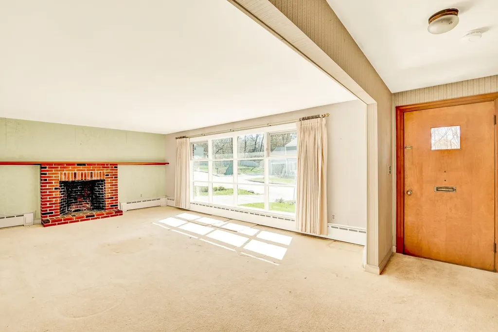 6 Hayes Lane Dover NH 03820