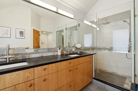 81 Apple Blossom Drive Lebanon NH 03784