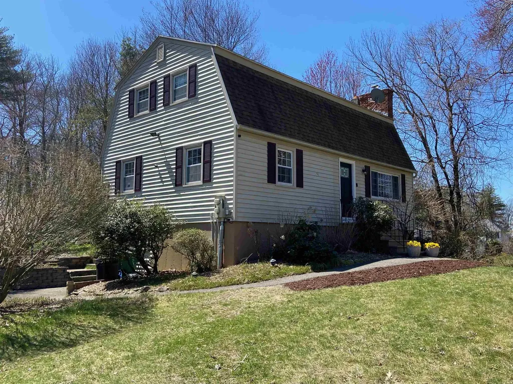 11 Bedard Avenue Derry NH 03038