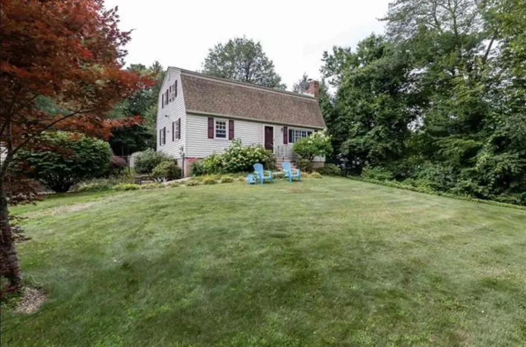 11 Bedard Avenue Derry NH 03038