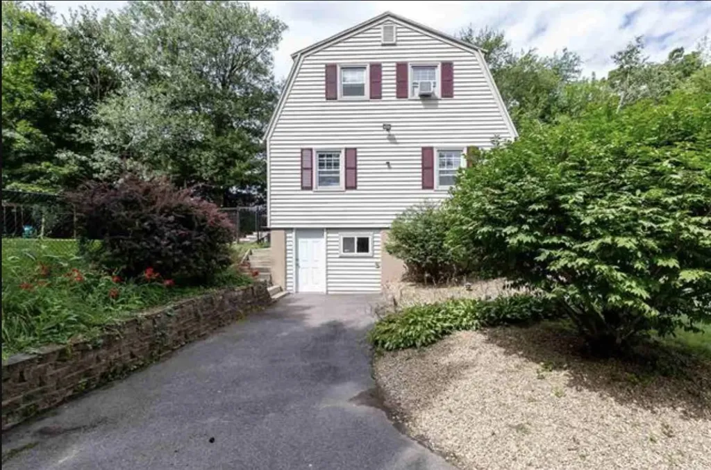 11 Bedard Avenue Derry NH 03038