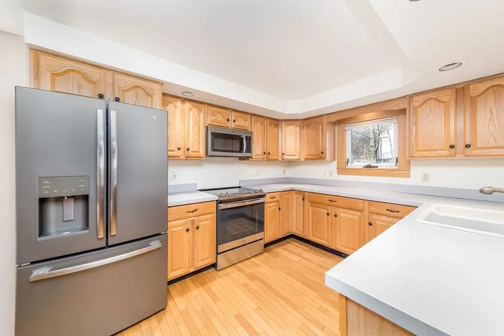 65 Hawthorn Street Hartford, VT Real Estate MLS 4993135