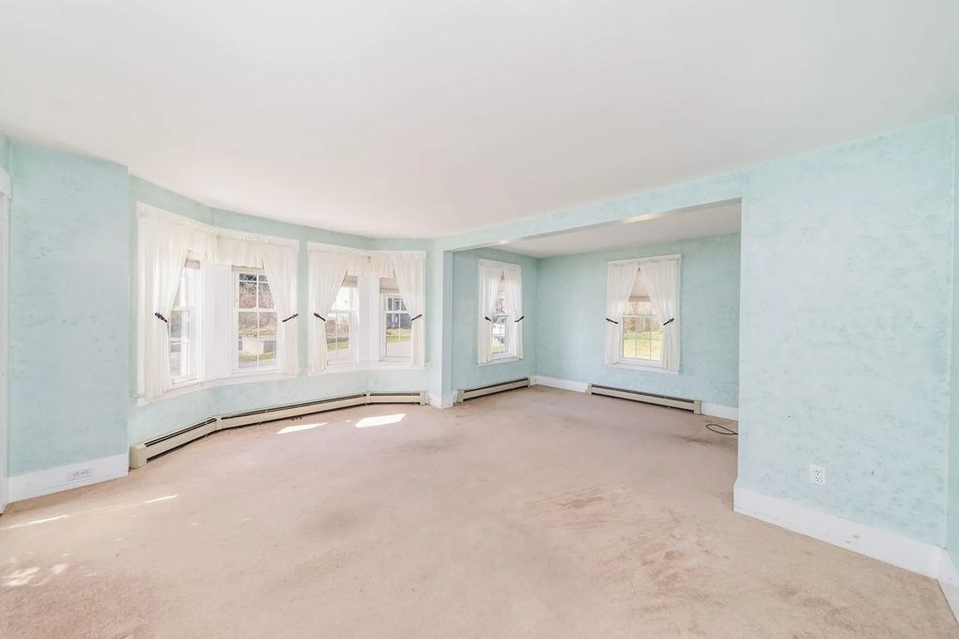 65 Hawthorn Street Hartford VT 05088