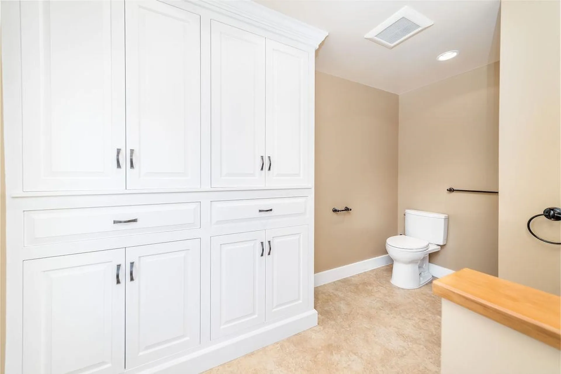 65 Hawthorn Street Hartford VT 05088