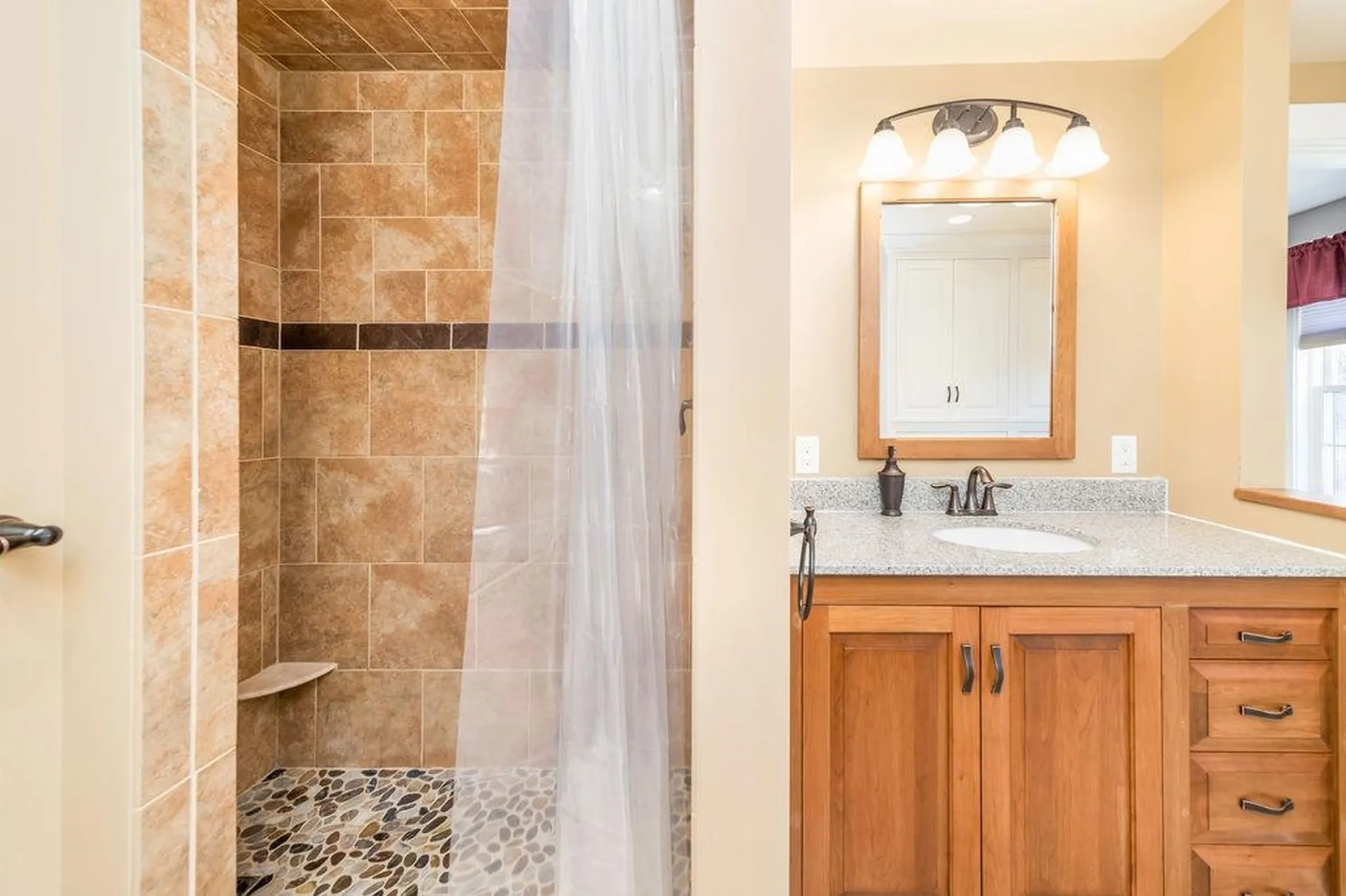 65 Hawthorn Street Hartford VT 05088