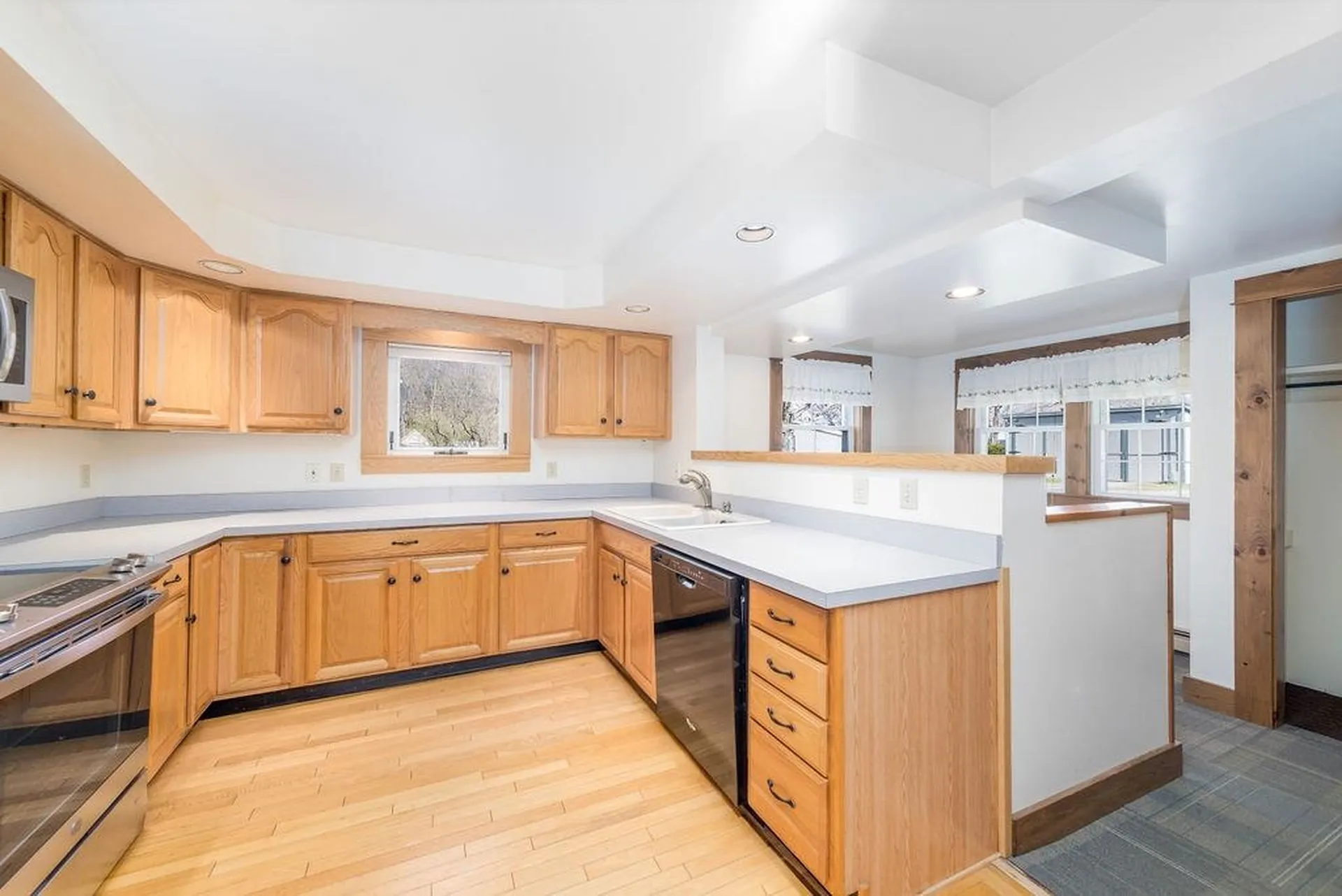 65 Hawthorn Street Hartford VT 05088