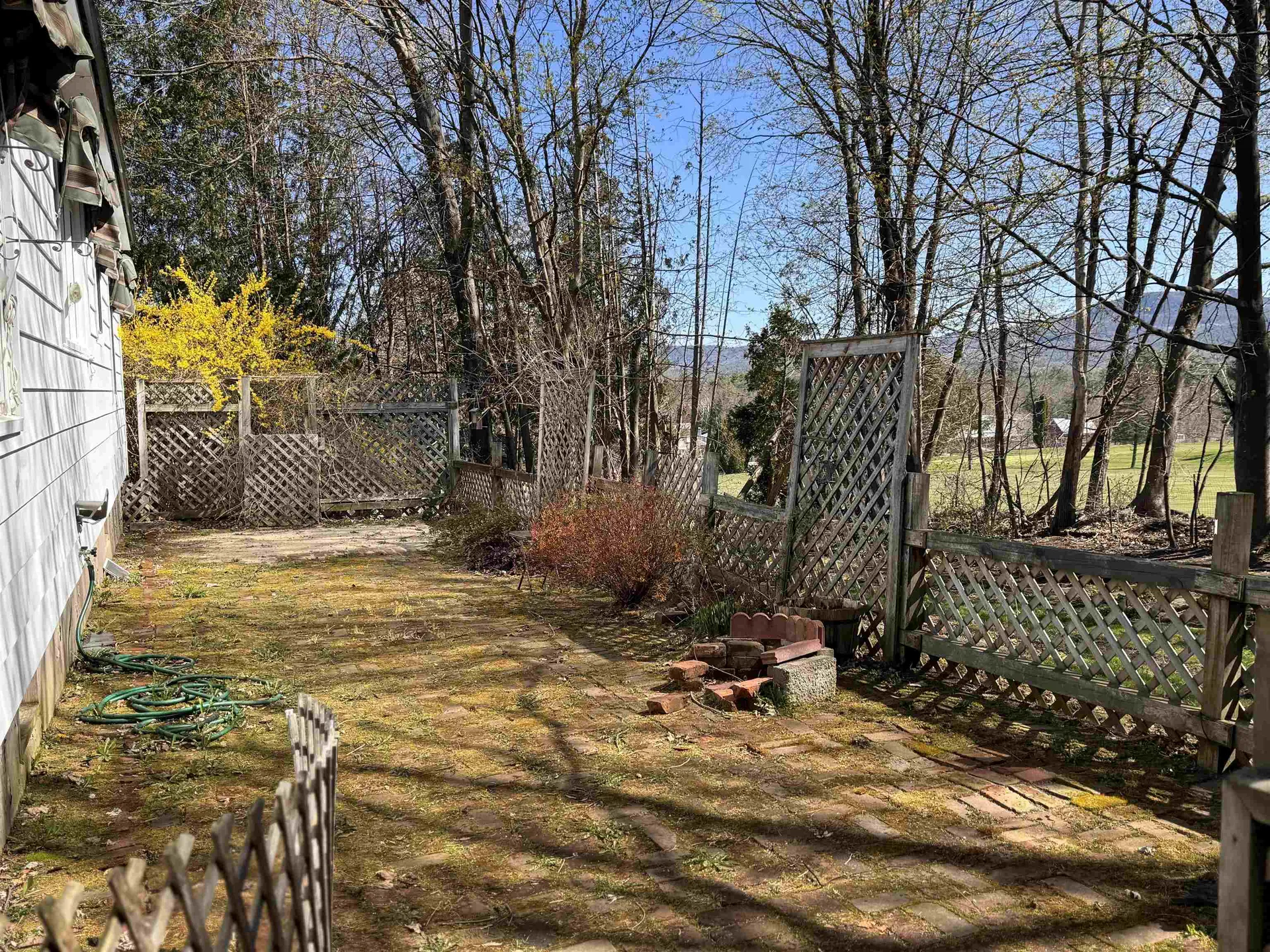 20 Leslie Avenue Claremont NH 03743
