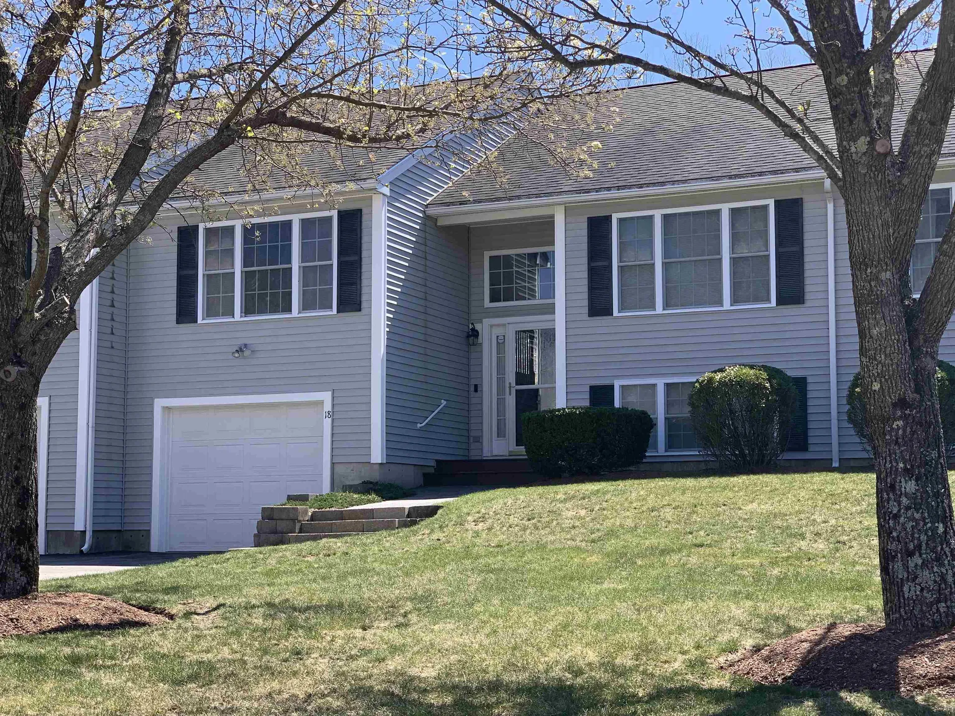 18 Fawn Lane Danville NH 03819