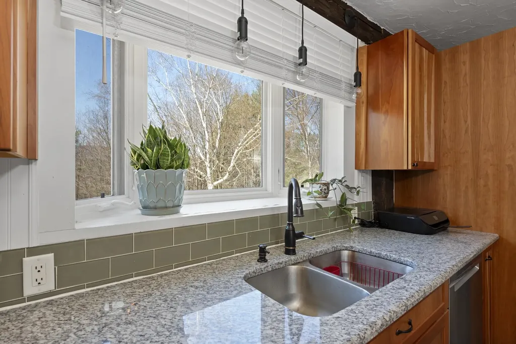 306 Berry Road Alexandria NH 03222
